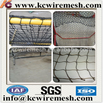 Multifilament knotted netting for sport court fence net