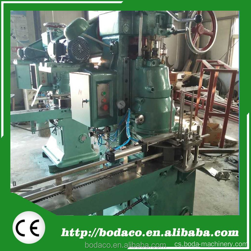 Konzervovaný tuňák sardinky / rajčatová pasta / pečetící stroj na houby