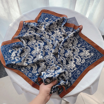 Syal sutra mewah khusus: 70x70cm Satin Silk Hijab dengan logo cetak