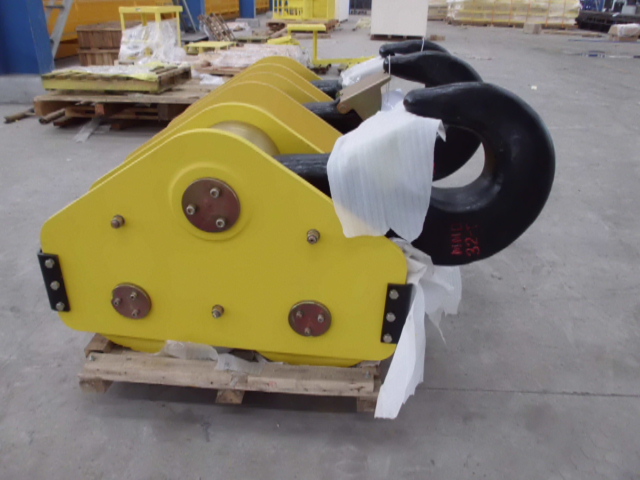 crane lifting hook for grabing objects