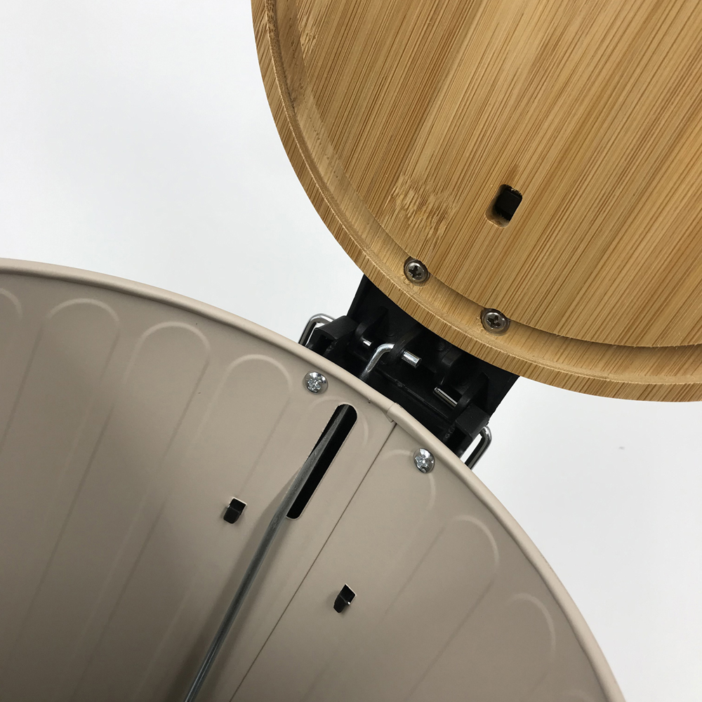 Round Step Trash can with Bamboo lip 