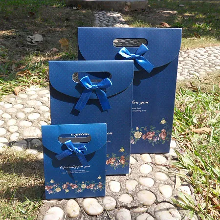 Gift paper box printed with handle