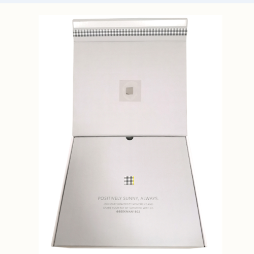 White color corrugated shipping box