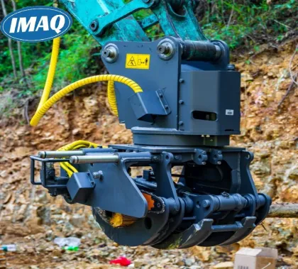 Grab saw grapples log cutting machine forest