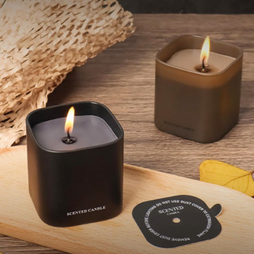 Маленькі MOQ з індывідуальнымі свечкамі ў чорным шкляным слоіку