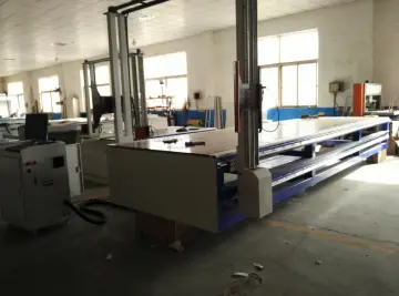 Vertical foam cutting machine
