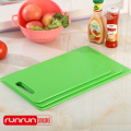 Красочная прочная пластиковая разделочная доска
