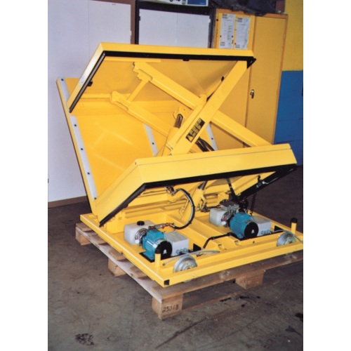 Ikiling ang lifting table hydraulic.