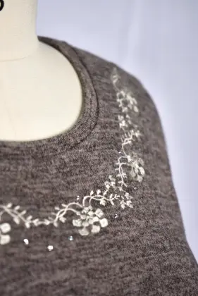 Embroidered knitted top of women