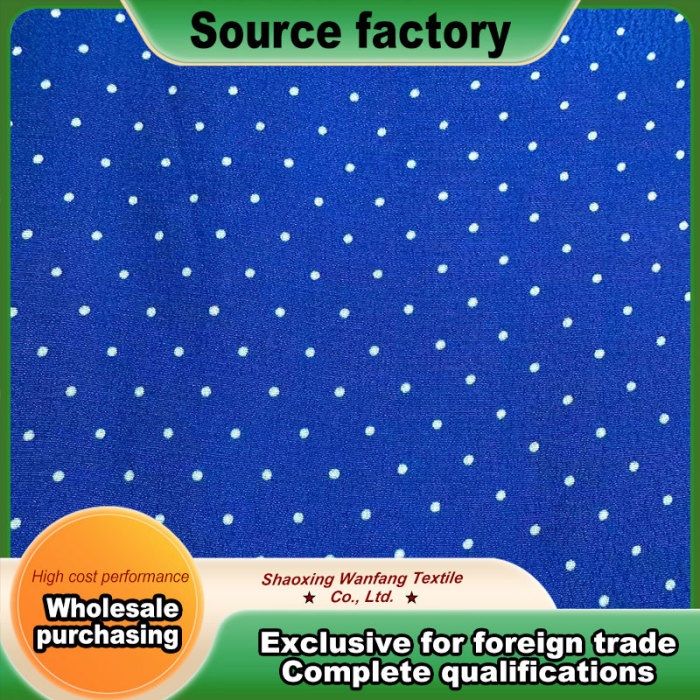 Mavi taban üzerinde küçük beyaz noktalar