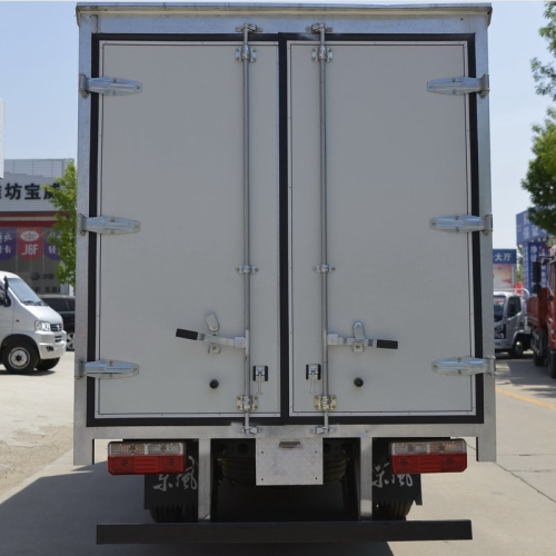 Dongfeng Cargo Truck with Sealed Cargo Box