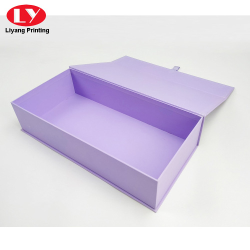 Caja de regalo de ropa interior púrpura