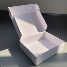 Custom Simple Folding Clothes Packaging Shipping Boxes