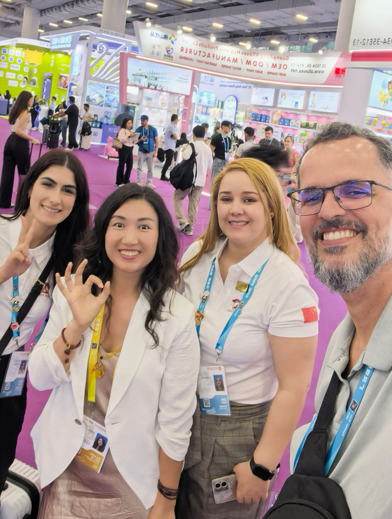 met clients at canton fair (1)