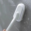 Brosse de nettoyage de salle de bain avec une longue poignée