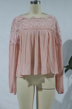 Women Long-Sleeved Blouse With Lace Collar