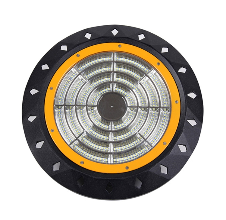 LED high bay light with high luminous efficiency