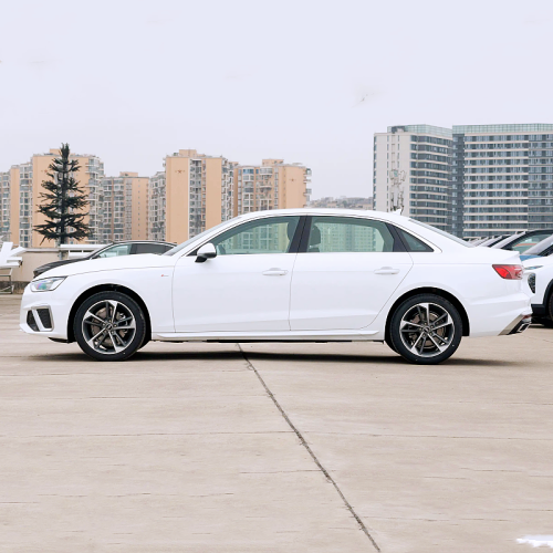 Using a 5-seater hatchback AUDI A4L for transportation