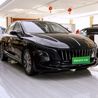 Pure electric new energy vehicle hongqi e-qm5