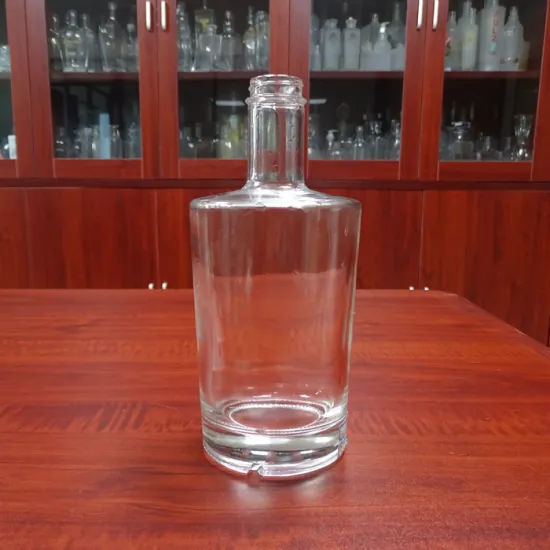 High grade 700ml screw top boston round empty vodka glass bottle