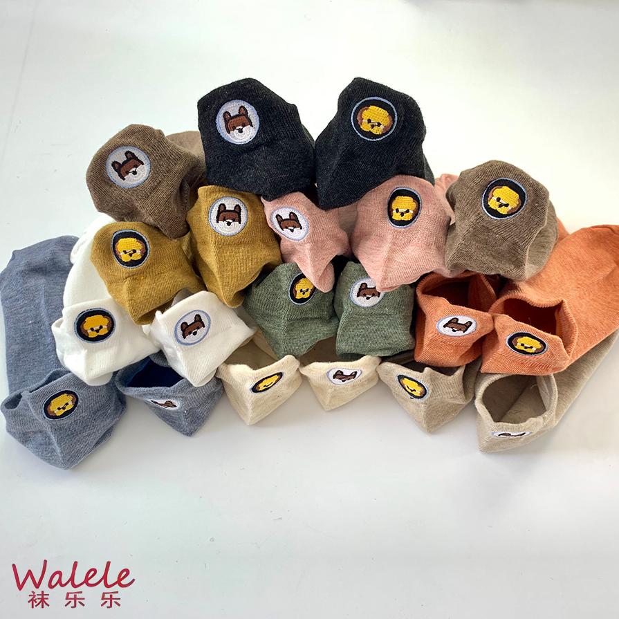 Colección de calcetines náuticos con bordado de cabeza de perro