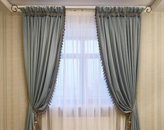 FAMOUR Curtain Rod