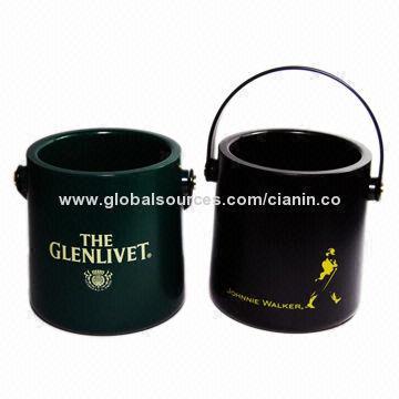 Ice bucket with handle