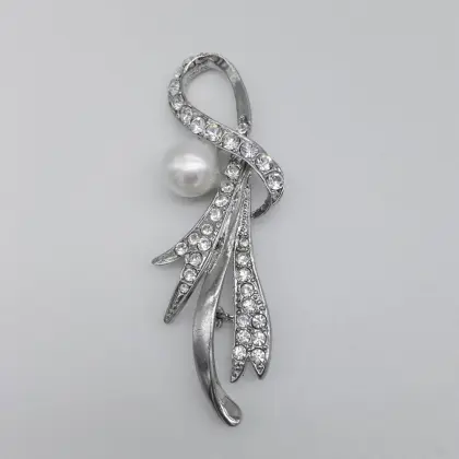 18K White Gold Cultured Pearl Brooch Jewelry