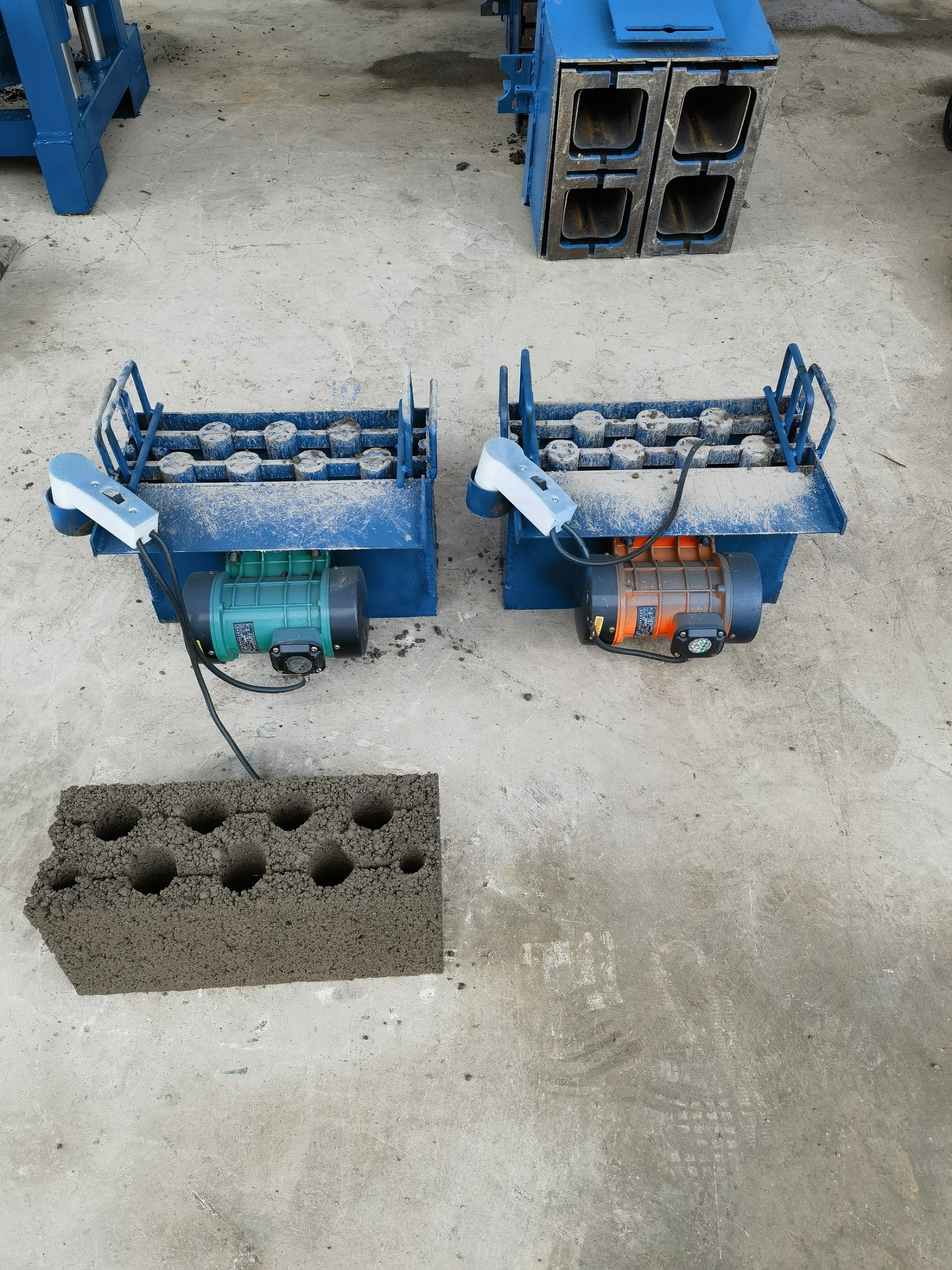 Machine Lwh Small Mini Electric Concrete Block Brick Making Machine 400-100-200mm ...