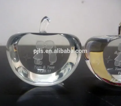 Engraved Optic Clear Apple Crystal Apple Paperweight For Business Gifts