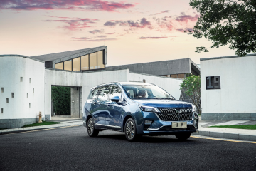 New VersionWuling Jiachen Big Space Hybrid Vehicles