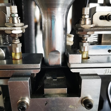 Máquina de soldagem e perfuração automática de filme de zíper de metal