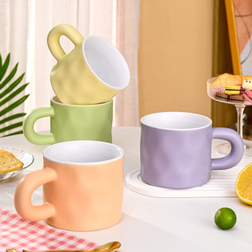 Mug de céramique de 500 ml de gros pour la publicité et les cadeaux