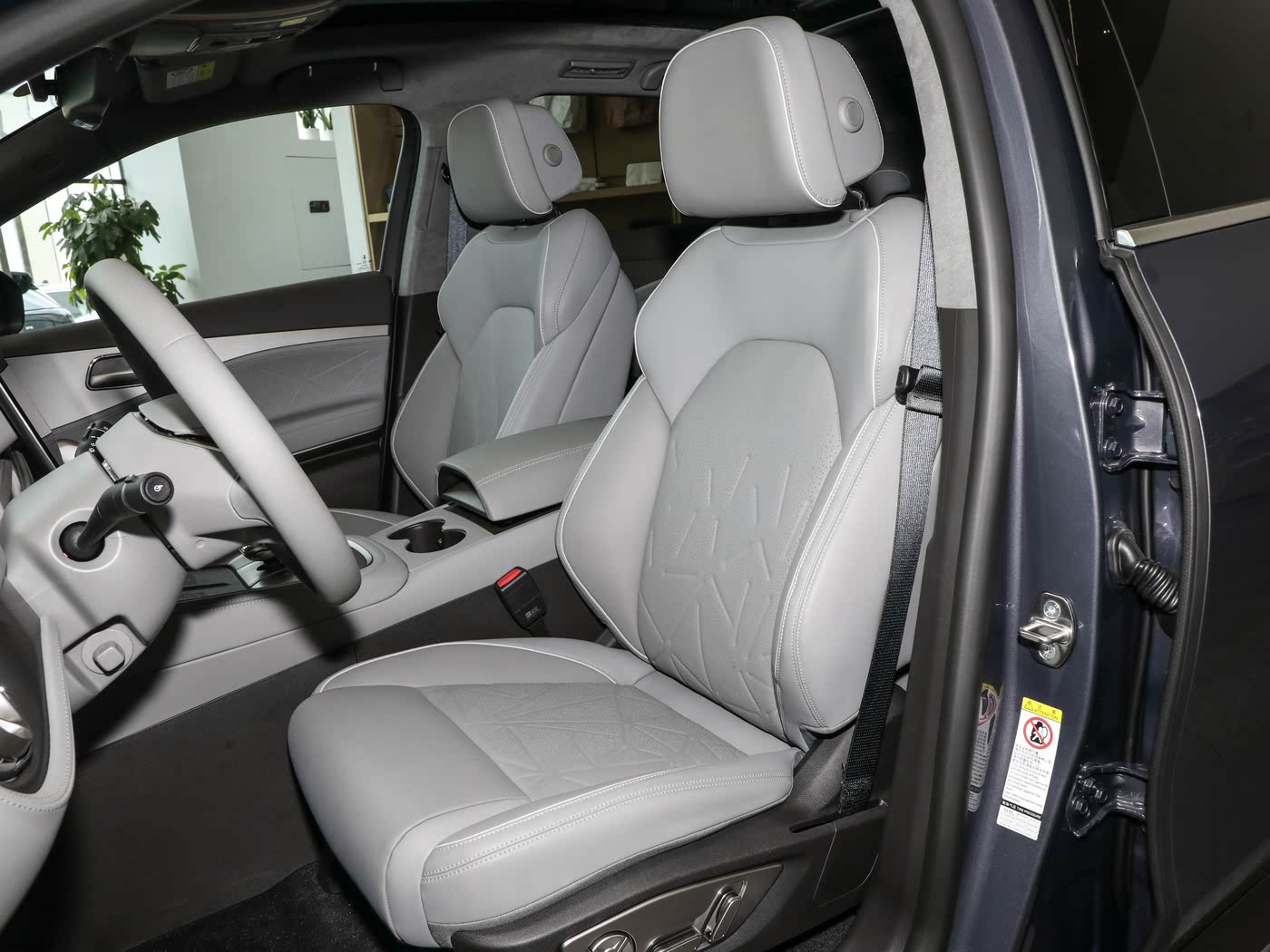 N8 2023 Seven-Seater Edition