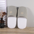 Zapatillas de esponja de gofres cubiertas de calidad de calidad de calidad cerrada