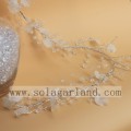 Perline tonde acriliche e rami di albero ghirlanda di pezzi bianchi