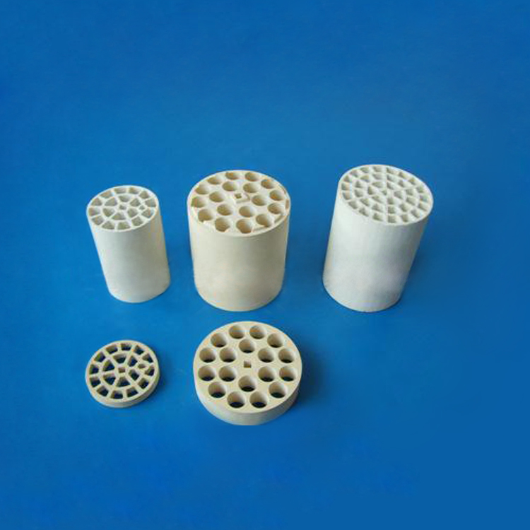 Cordierite ceramic monolith catalytic converter substrate