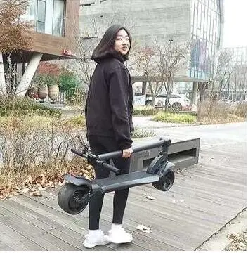 Boosted electric scooter with widewheel