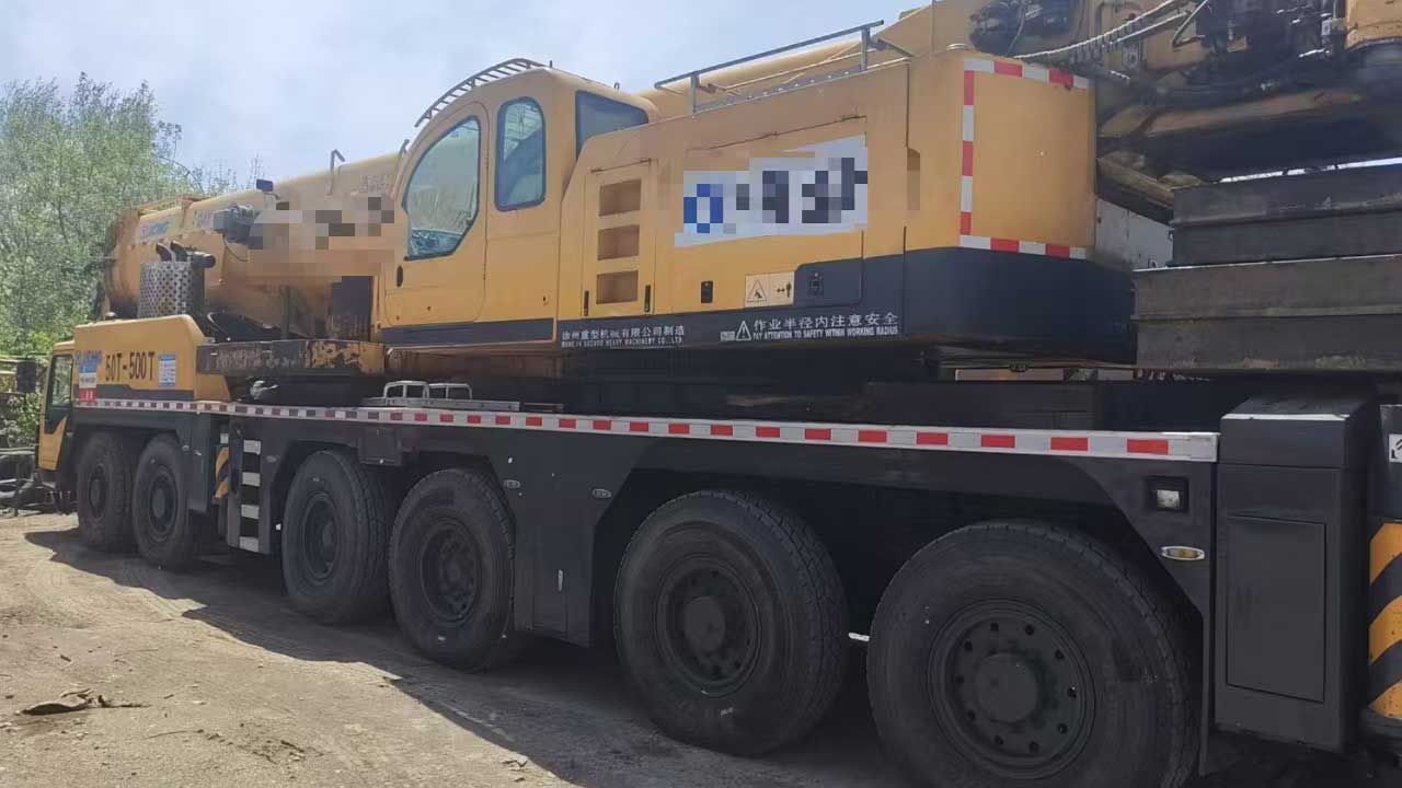Side-profile-of-used-rough-terrain-crane-QAY260A Side-profile-of-used-rough-terrain-crane-QAY260A