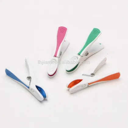 plastic clothes peg