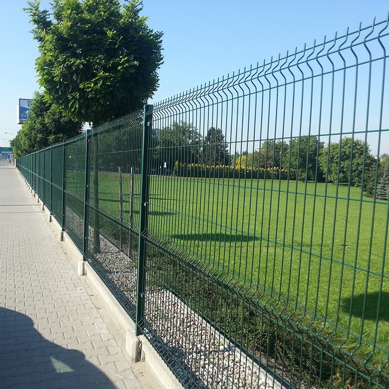 سياج شبكة سلكية منحنية خضراء مغلفة بـ PVC