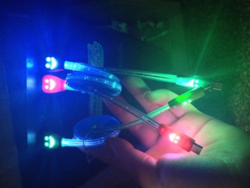 Illuminated Smile Face Cellphone USB Date Cable