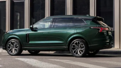 Medium and large SUV LYNK&CO 09