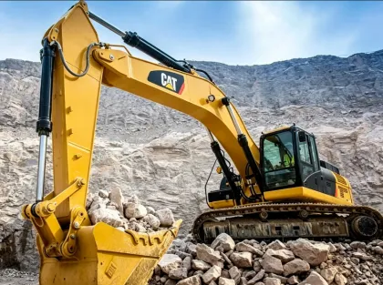 Robust Caterpillar 360 Excavator Machine