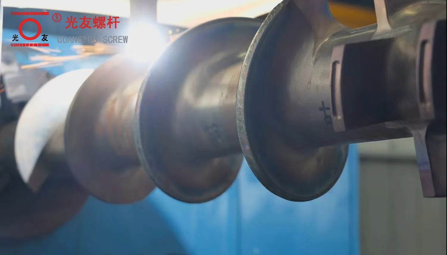 Chrome plated injection/extrusion screw at silindro