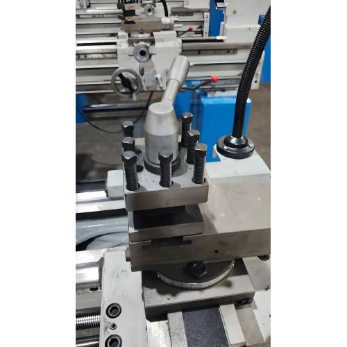 Tornio manuale per la lavorazione industriale dei metalli CQ6230A 750 910