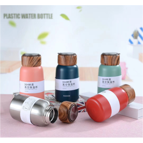 Small capacity portable vacuum flask with wood lid