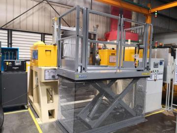 Vertical platform lift Hydraulic