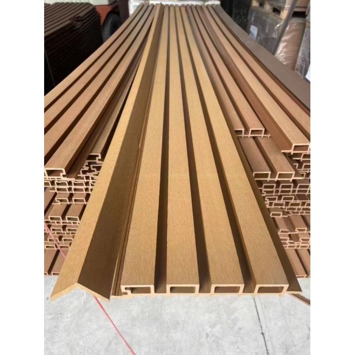 Wpc Outdoor Wall Panel ป้องกันปลวกป้องกันเชื้อราปลอดภัยสำหรับสภาพแวดล้อมที่มีความชื้นกลางแจ้ง