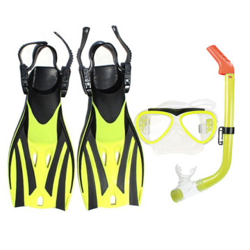 Set di attrezzatura da snorkeling subacquea: pinne e attrezzature di allenamento